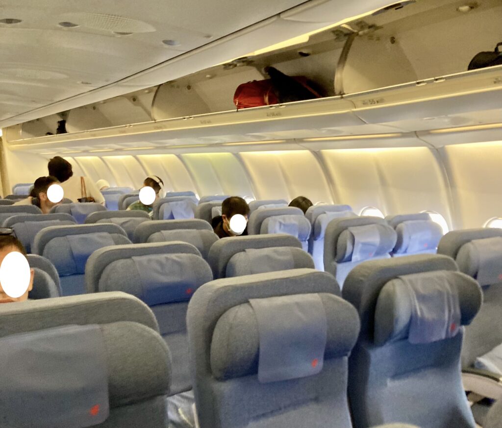 機内
