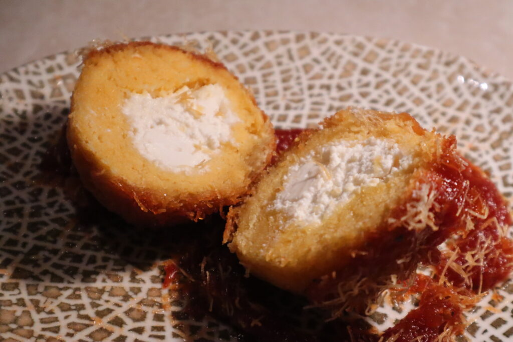 カタイフィ・チーズ・ボール