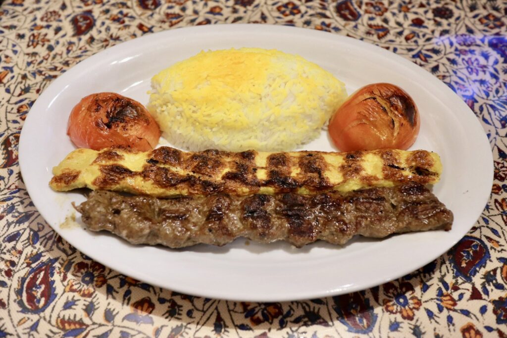 羊肉と鶏肉の串焼き