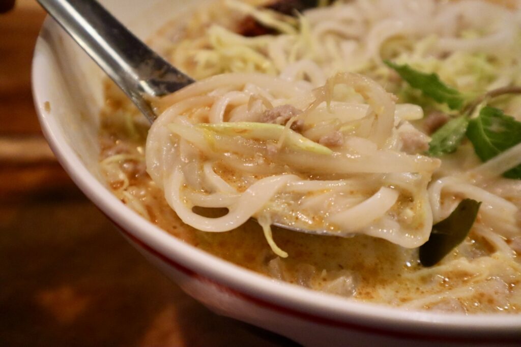 ミーカティ 麺