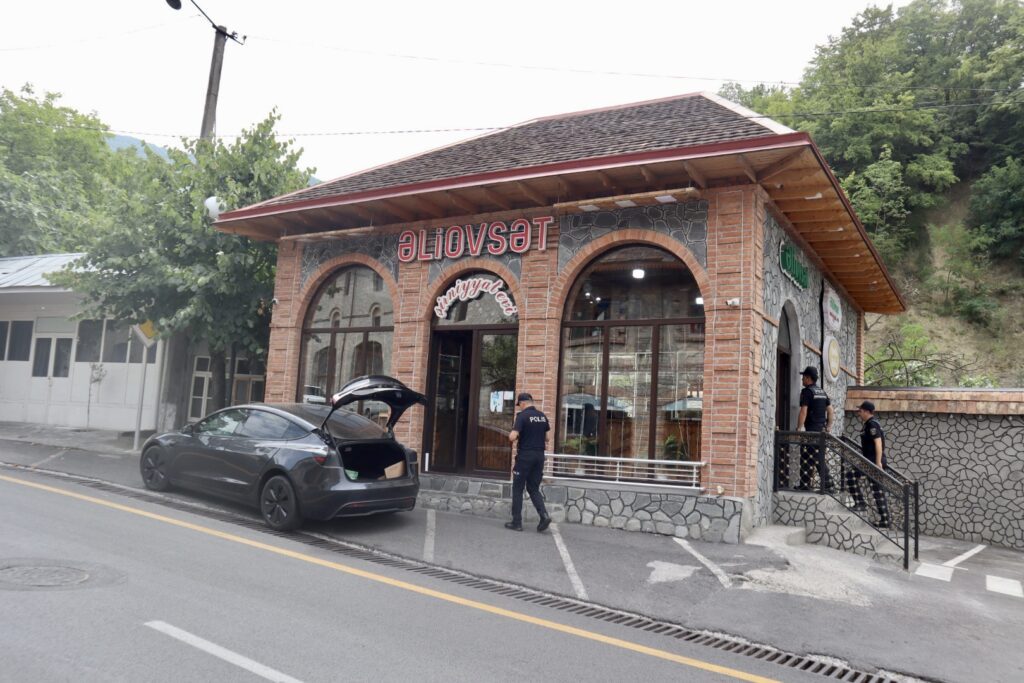 Əliovsət Şirniyyat Evi