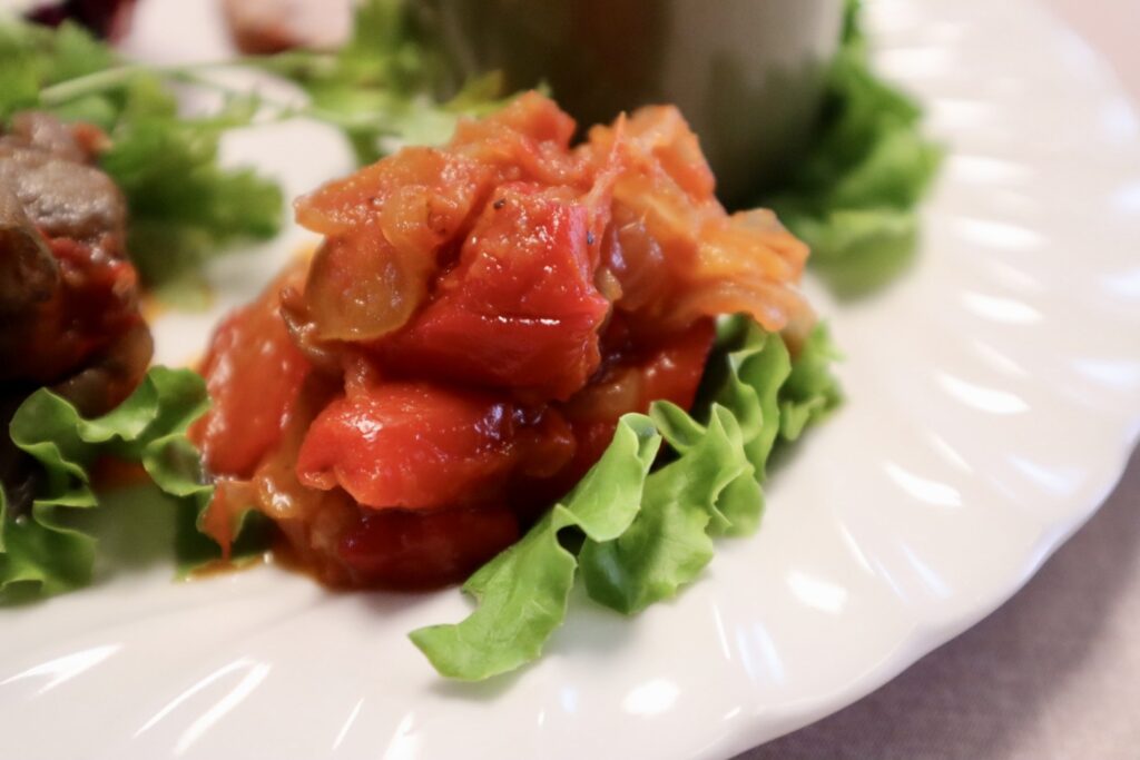 ロシアのパプリカとトマトの煮込み「レーチョ」